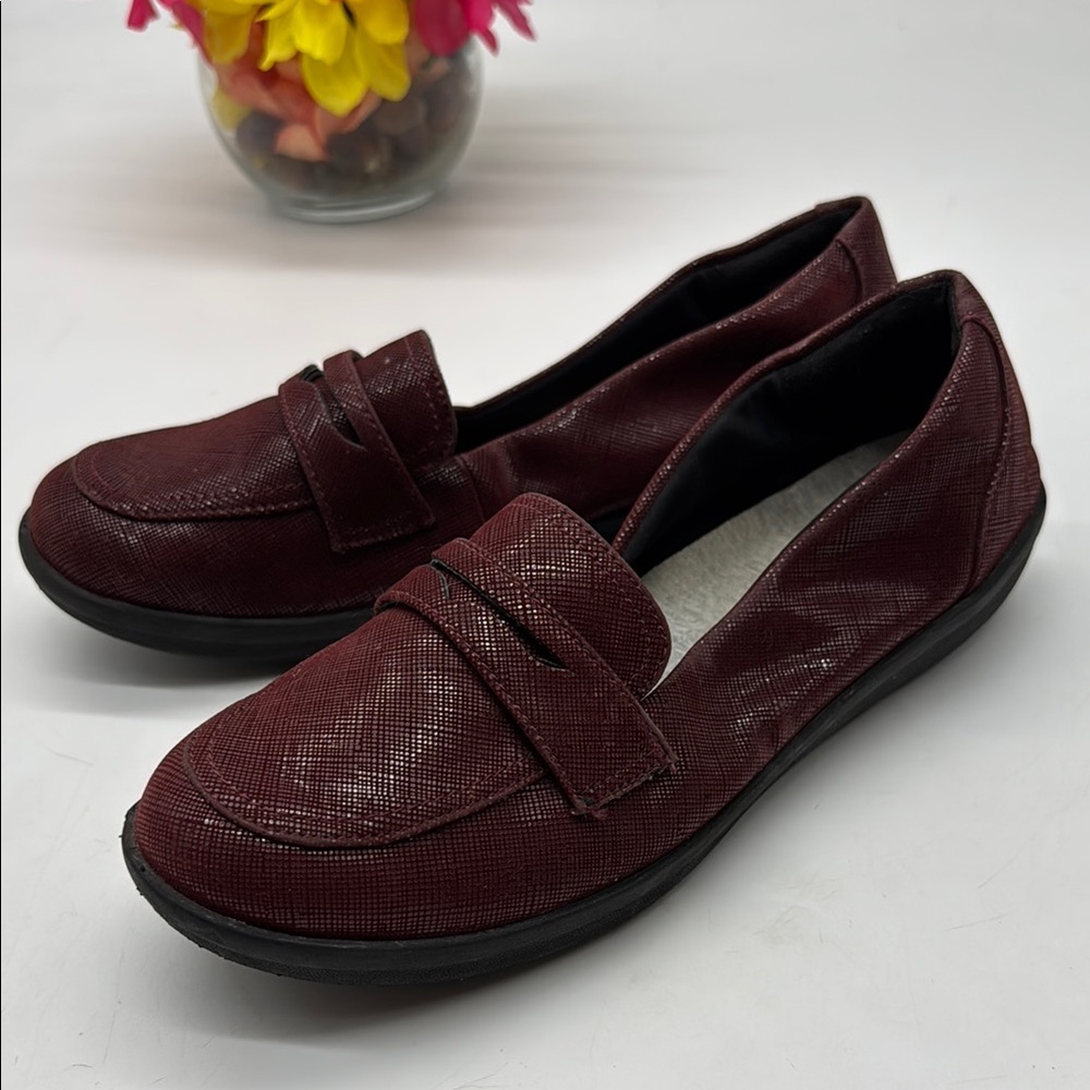 Cloudstepprs by Clarks Red Suede Penny Loafers with Rubber Sole Size 7.5 MCL7736